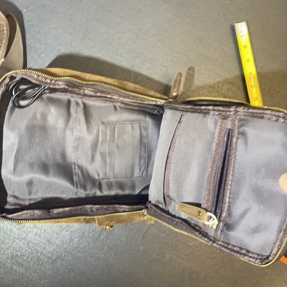 Leather crossbody sling bag - Picture 7 of 12